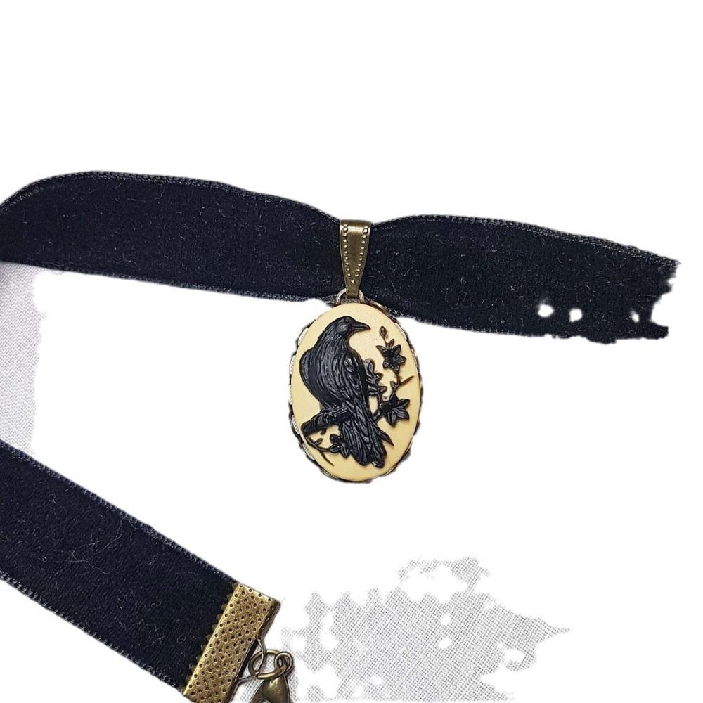 Temperament Gothic Gold Color Lacework Oval Black Rose Crow Embossed Pendant Velvet Collar Necklace for Women Halloween Jewelry