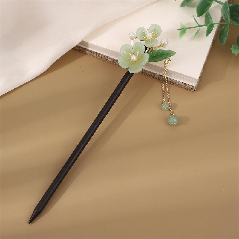 Ebony Style Tassel Hairpin: Vintage Wooden Hair Accessory for Women, Perfect for Simple Updos and Ancient Costume Adornments