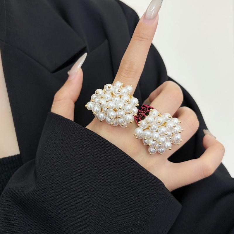 Bead Cluster Statement Ring with Open Adjustable Band, Vintage Style Fashion Accessory for Daily Outfits and Dates