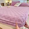 Plush Embossed Bedding with Mattress Protector, Simple Pattern Fitted Sheet, Single/Queen/King Mattress Cover Sábanas Para Cama
