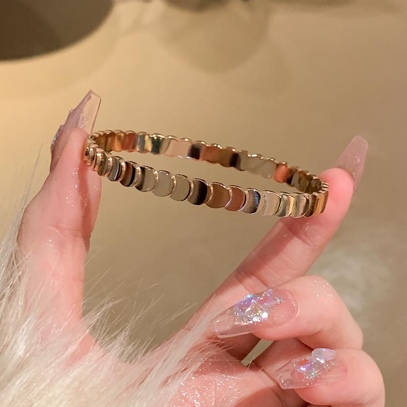 Titanium steel bracelet gold high version temperament zircon bracelet women's light luxury fashion elegance does not fade simple bracelet