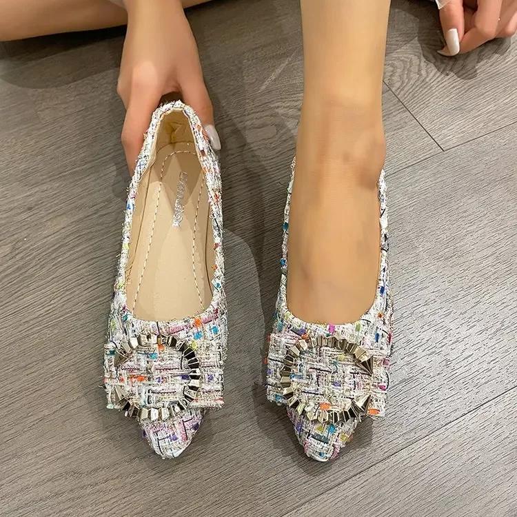 Fashion 2024 New Spring and Summer Pointed Toe Comfortable Casual Flat Shoes Metal Decoration Shallow Mouth Breathable Women's Shoes