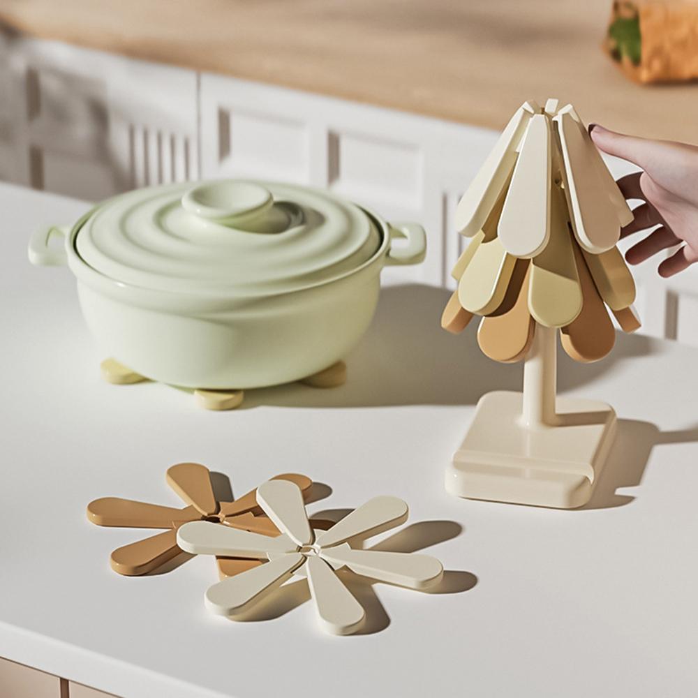 4PCS Silicone Insulation Mat Christmas Tree Heat Resistant Coaster Creative Kitchen Desktop Mat Folding Coaster Anti scalding