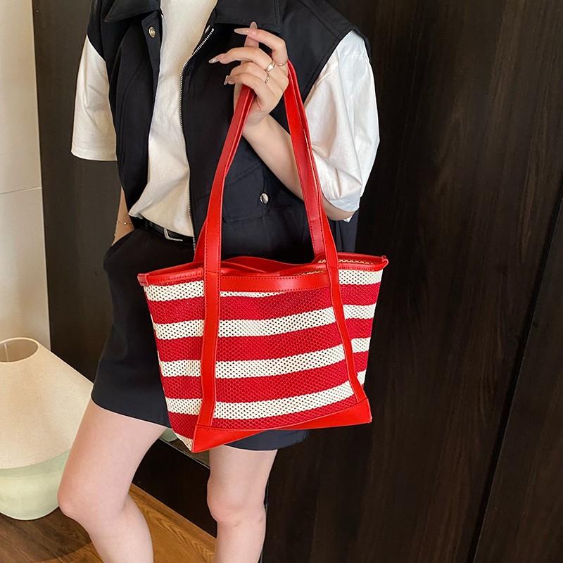 

Korean version of largecapacity woven bag women s seasonal new striped canvas splicing shoulder bag fashion handbag червоний