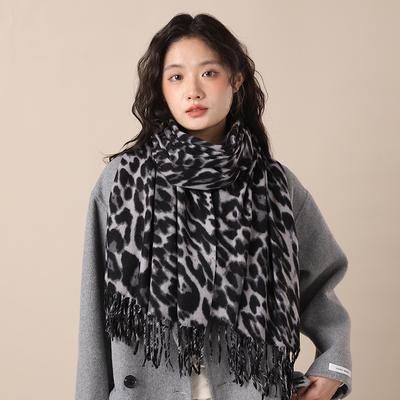 Accessoarer – Halsdukar & Sjalar