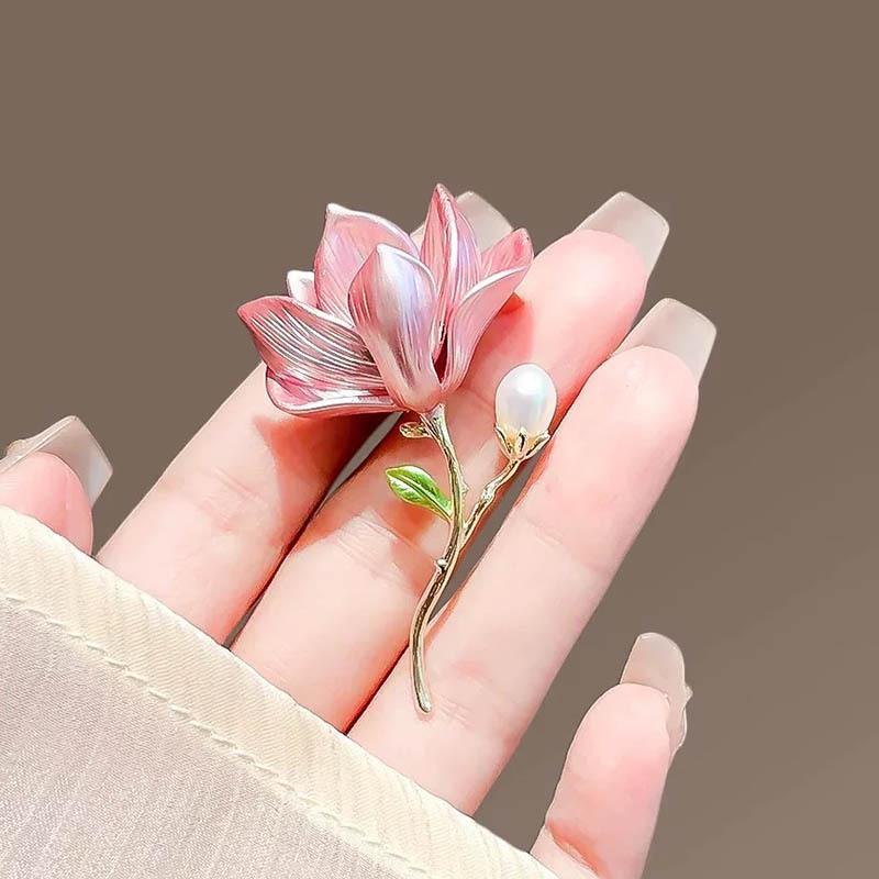 Exquisite Retro Magnolia Pearl Brooch – High-End Corsage for Women, Elegant Clothing Accessory & Decoration