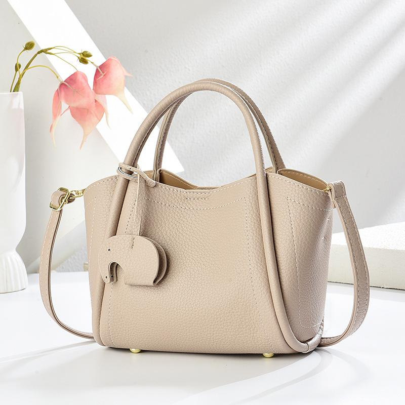 

Solid color baby elephant pendant handbag new soft leather versatile women s shoulder messenger bag bucket bag світлого кольору хакі
