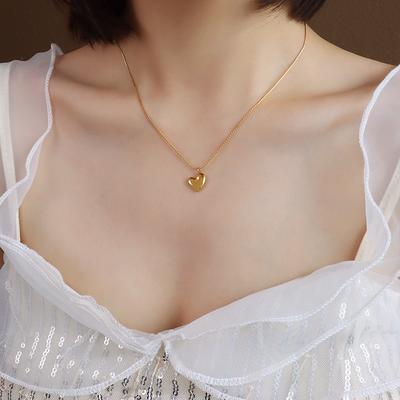 Koreanische Dongdaemun Einfaches Temperament Pfirsichherz Herz Liebe Halskette Damen Halskette Titanstahl plattiert 18 Karat Gold Schmuck Damen Kalter Stil