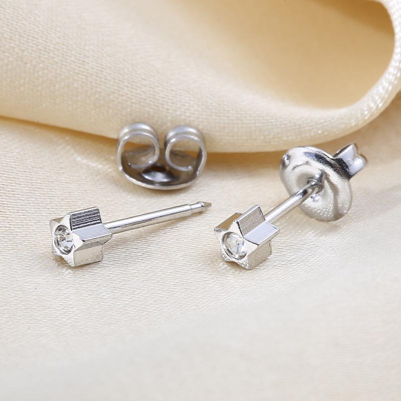 Saplamalı Küpelerle Evrensel Acısız Kulak Delme Aleti: Zahmetsiz Küpe Delme için Unisex Küpe Delme Tabancası ve İğnesi.