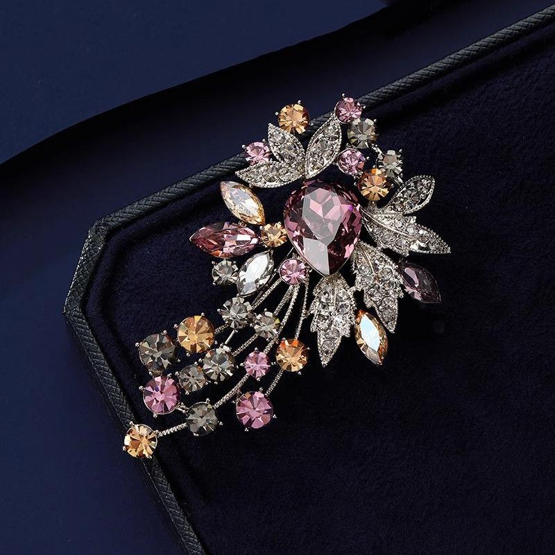 Broche en cristal, Femmes haut de gamme, Exquise et personnalisée, Broche polyvalente, Broche au sens du design de niche