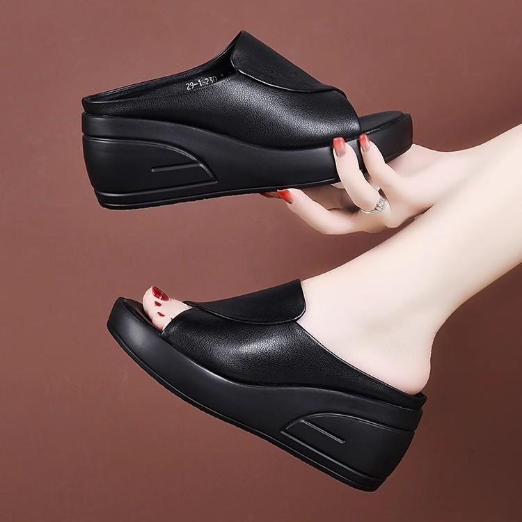 New Soft Leather Non-slip and Wear-resistant Mother Slippers Women's Summer 2025 Waterproof Platform Thick Bottom Fashion Outer Sandals