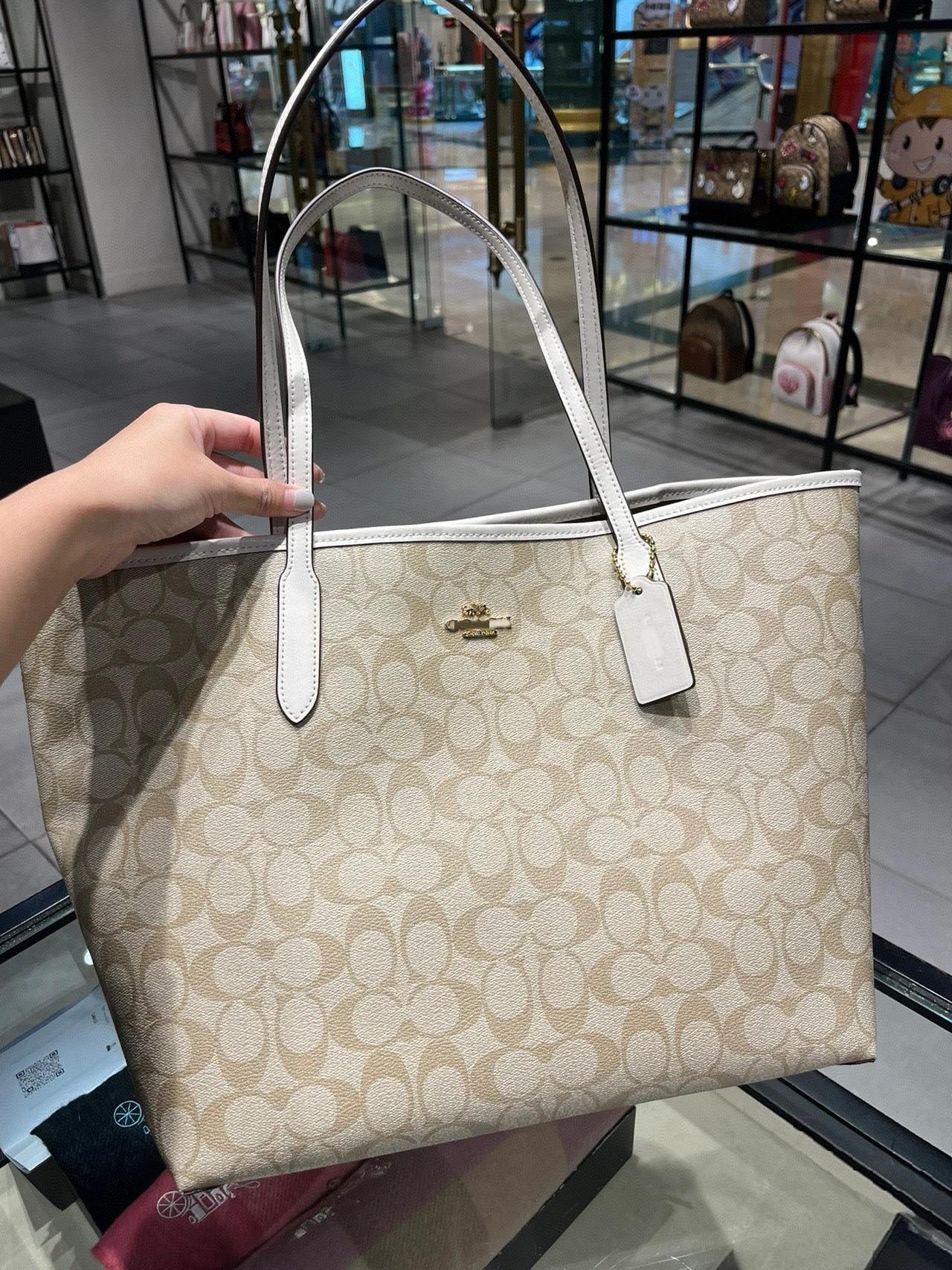 

Koujia City33 Large Capacity Women s Tote: Elegant, Versatile, Lightweight Crossbody and Shoulder Bag for Daily Commute 33*16*29 cm