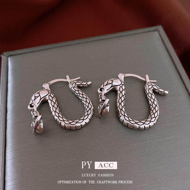 Saturn U-Shaped Serpentine Ear Cuff: Retro Design Earrings with High-End Fashion Temperament.