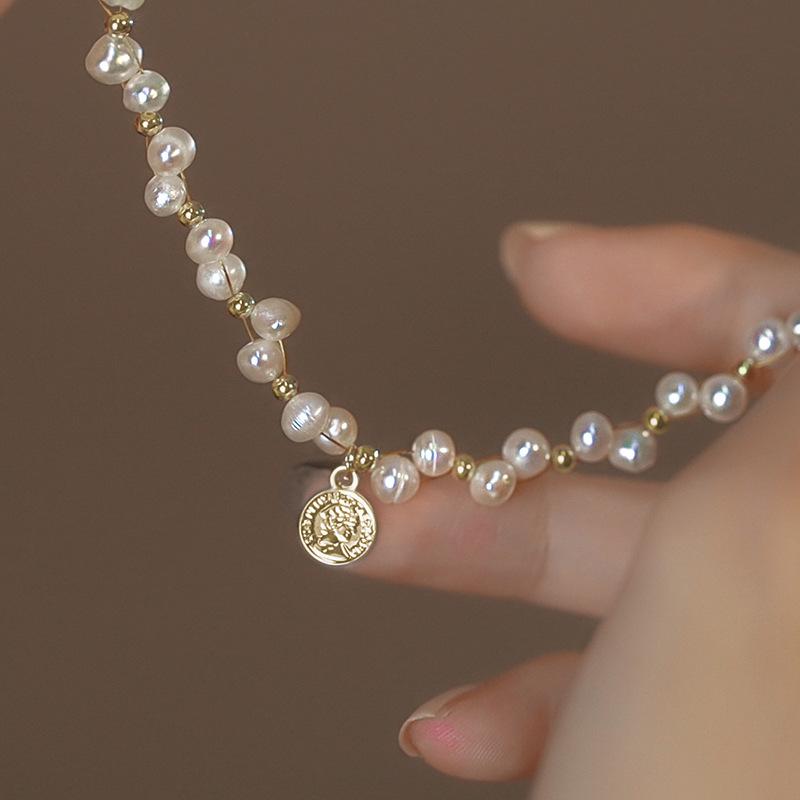 French Designer Classy Key Round-shaped Freshwater Natural Pearl Bracelet with a Touch of Luxury