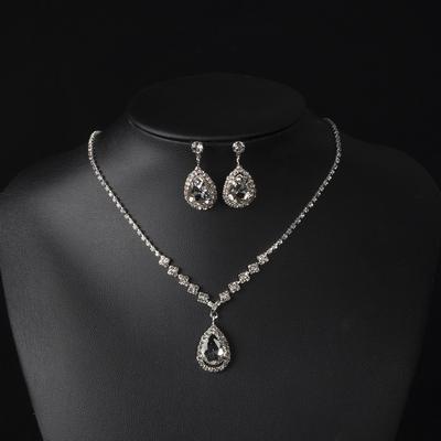 Koreanische Version von Modeschmuck Hochzeit Brillanter Diamant Wassertropfen Halskette, Geometrische Braut Hochzeit Accessoires Ohrringe Zweiteiliges Set