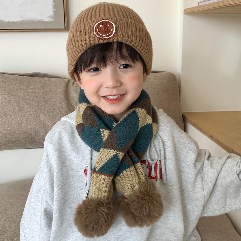 Gemütlicher karierter Strickschal für Kinder - Warm, winddicht und niedlicher Nackenschutz für Jungen und Mädchen