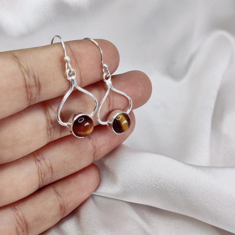 

Серьги-подвески из натурального драгоценного камня с тигровым глазом из стерлингового серебра 925 пробы