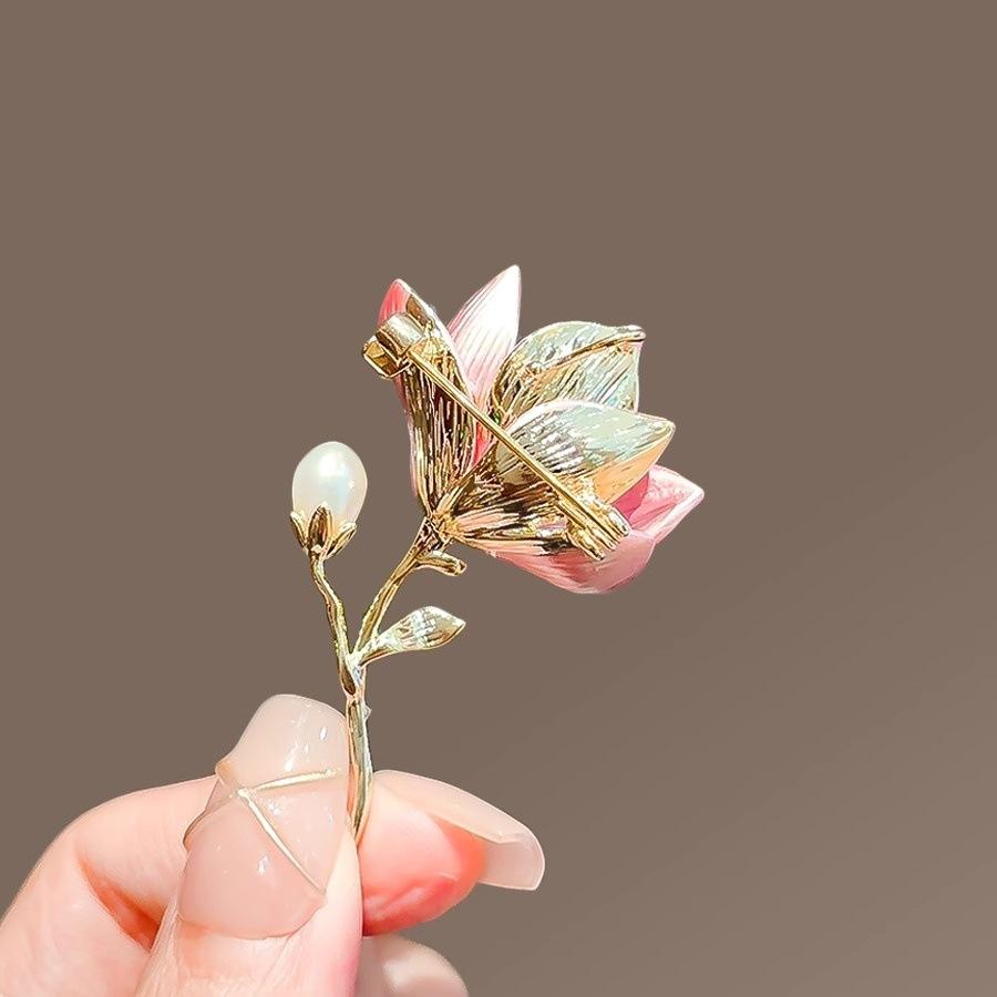 Women's Elegant Pink Flower Brooch Enamel Magnolia Pin Floral Lovers Coat Pin Fashion Dressing Jewelry Accessories Gift