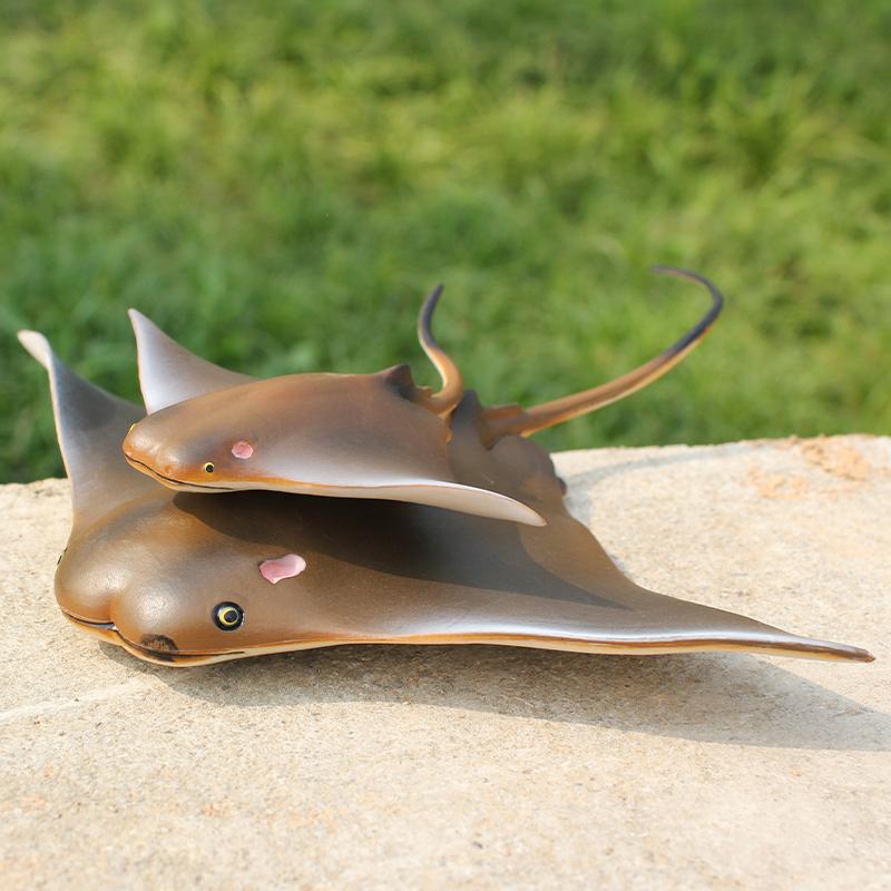 Manta Ray Skates Figurine - Realistic Sea Creature Figure - Instructive Toy Designed for Boys Girls Plus Children Ages 3