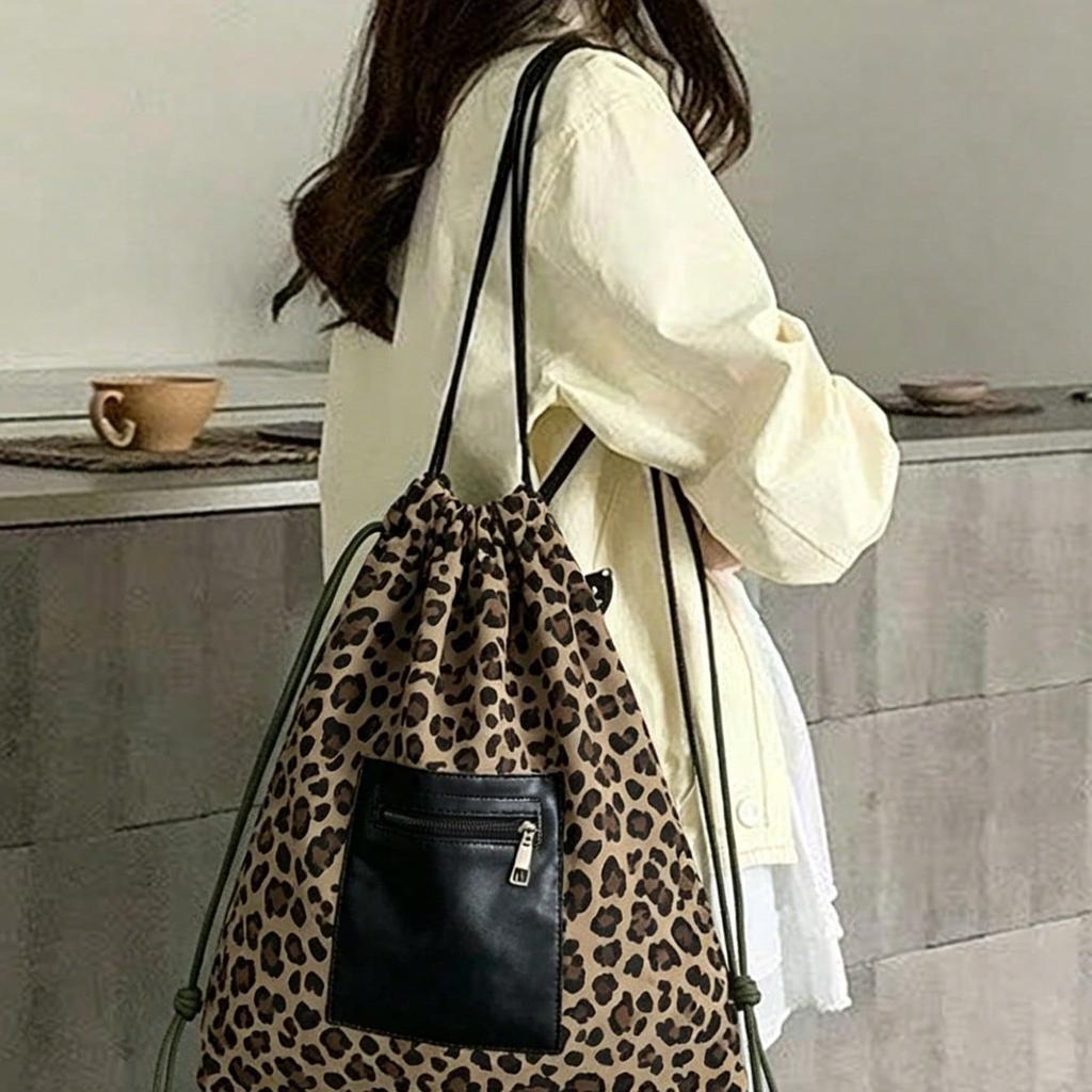 Strap-on Student Backpack with Large Capacity for Casual Use, Suitable for Students.