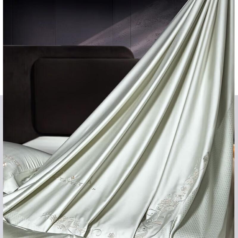 Hongdou Tussah Silk Core Embroidered Quilt