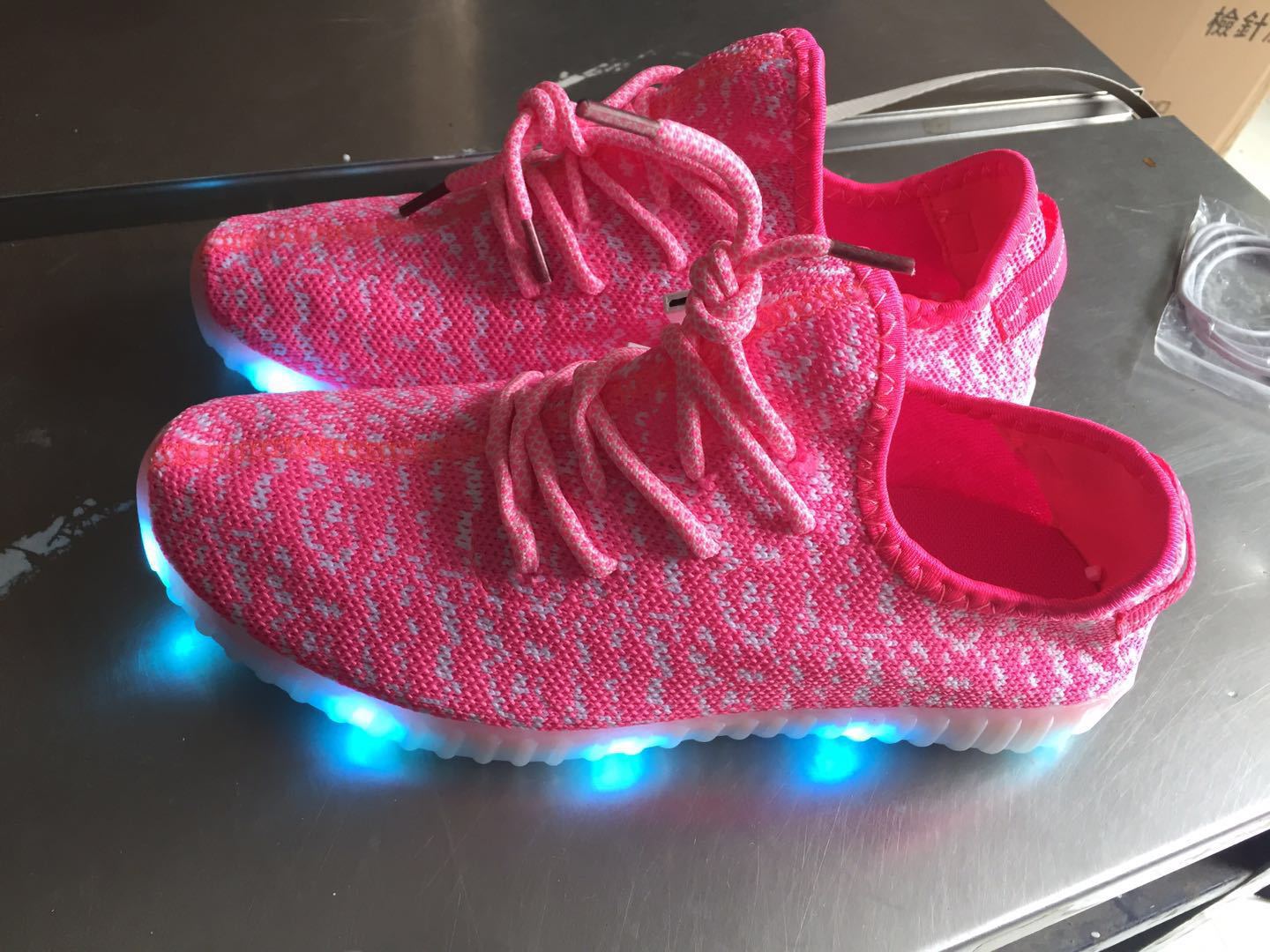 

Spring and summer new fly-woven upper low-top student casual shoes fashion luminous shoes lamp shoes lazy shoes 33 рожевий