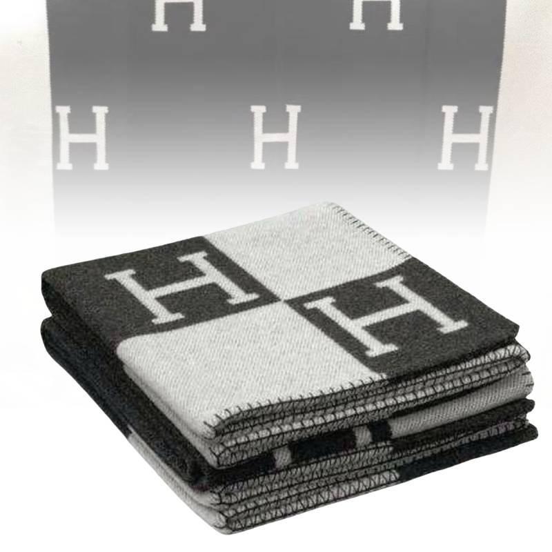 Luxurious Wool Cashmere Blanket Thick Warm Geometric Pattern Office Throw