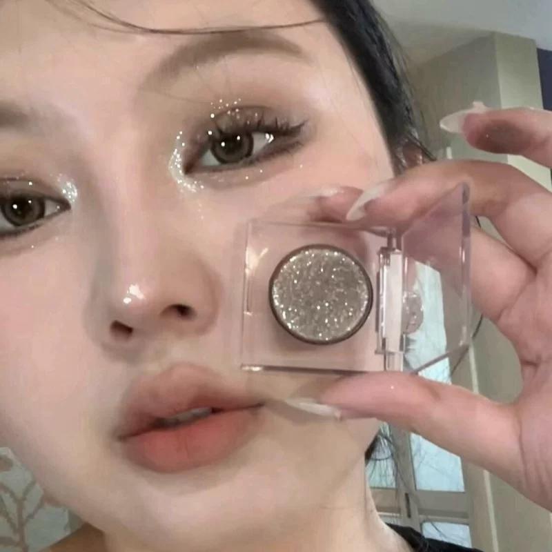 Millennial Hotties Rule the Zone! Single-Color Glitter Eyeshadow with High Shine to Brighten up the Look, Neptune-Themed Sparkling Eyeshadow Palette