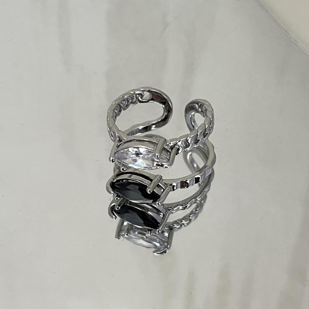 Korean Geometric Horse Eye Stone Ring: Black & White Double-Wrap Design