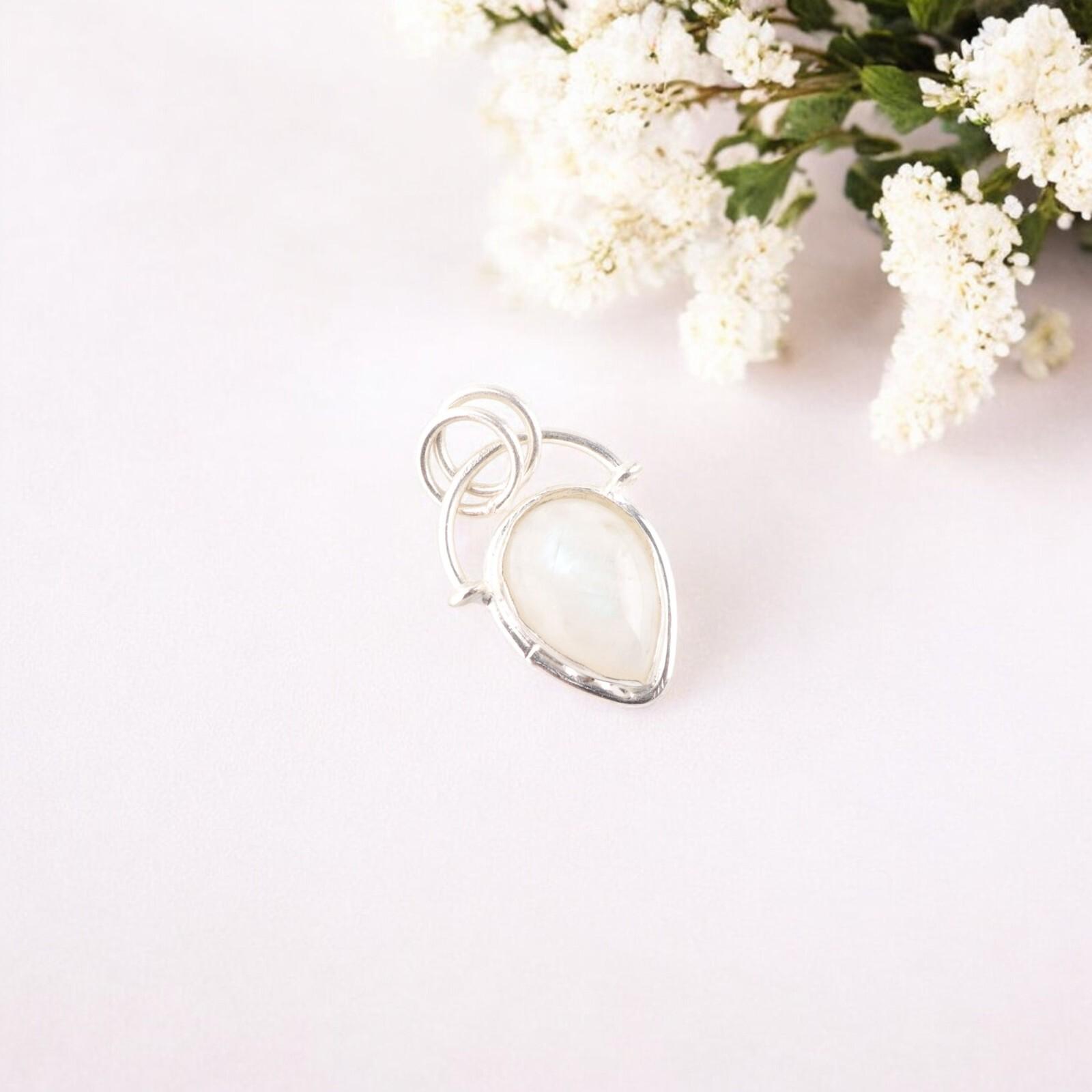 

Радужный Лунный Камень Драгоценный Камень 925 Стерлинговое Серебро Ювелирные Изделия Ручной Работы Подвеска Для Жены PP-56-33