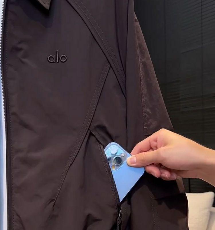 2025 Trendig Herrjacka med Broderade Bokstäver och Slag – Lätt Lyxig Casual Ytterplagg