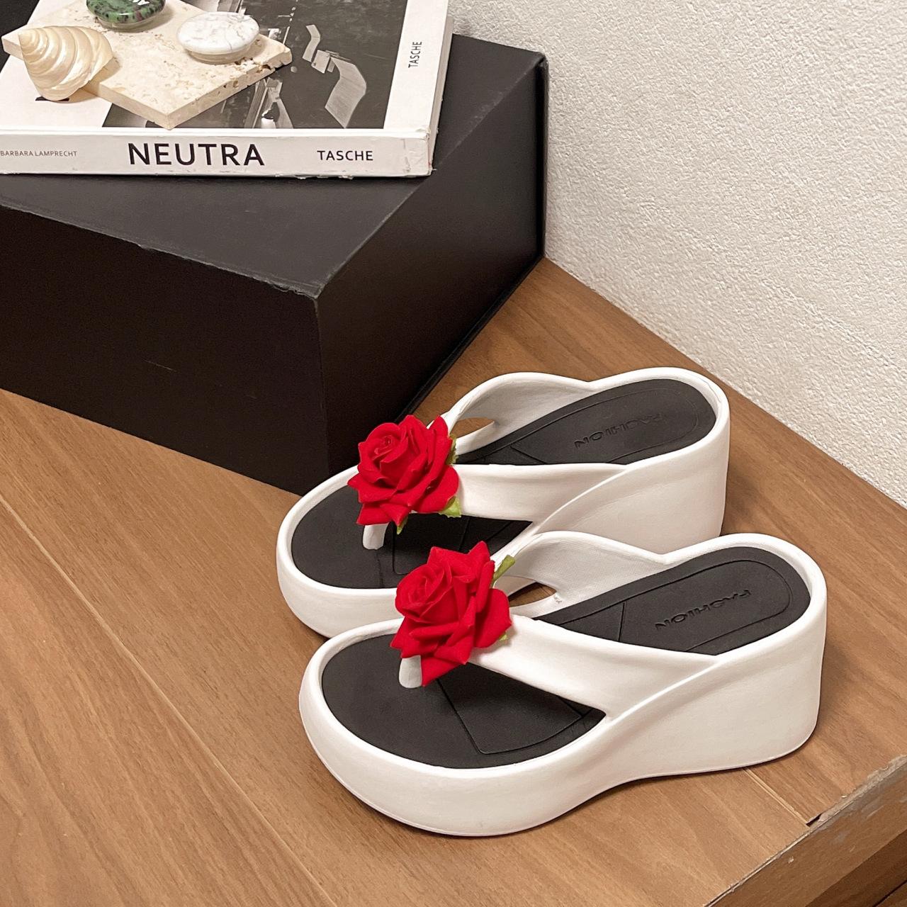 

Летние женские шлепанцы, удобные нескользящие сандалии на платформе EVA 2024, новые модные уличные тапочки с мягкой подошвой для женщин 35-36 белый