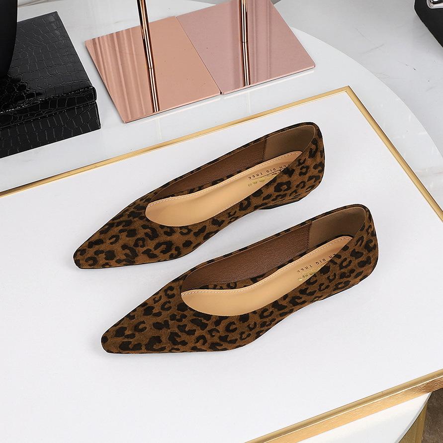 

Minimalist versatile plain-toe women s shoes Comfortable wedge-heel suede pointed-toe low-heel pumps 43 леопардовий
