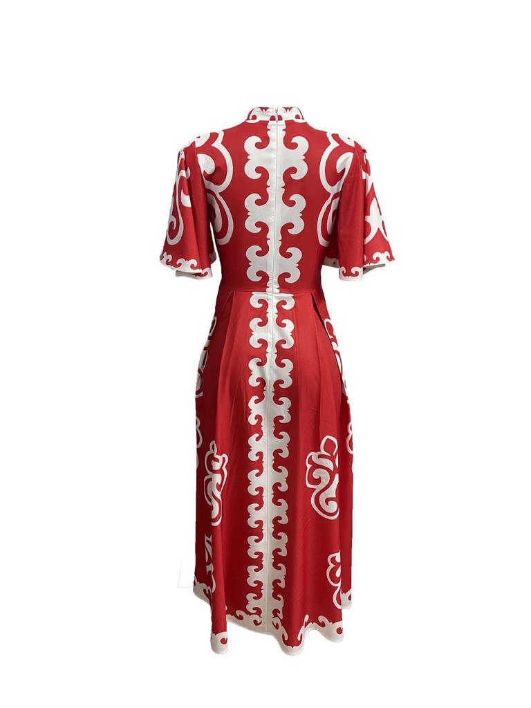 Robe Qipao Florale Rouge avec Coupe Ample et Grand Col