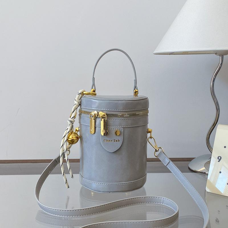 Retro simple small bag women's 2025 spring new portable bucket bag high-grade texture versatile commuter messenger bag