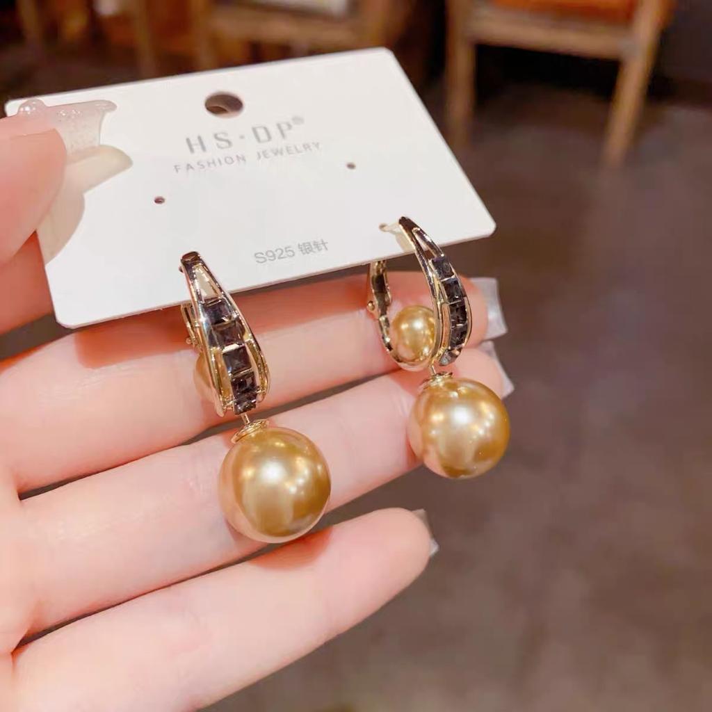 Korean Light Luxury Celebrity Style Simple One Wear Champagne Pearl Earrings Exquisite Niche Design Fashion Earrings