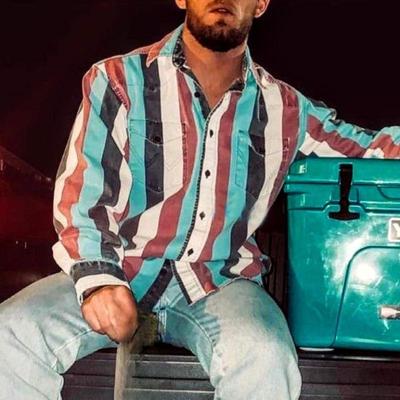 Camicia da uomo a righe con bottoni
