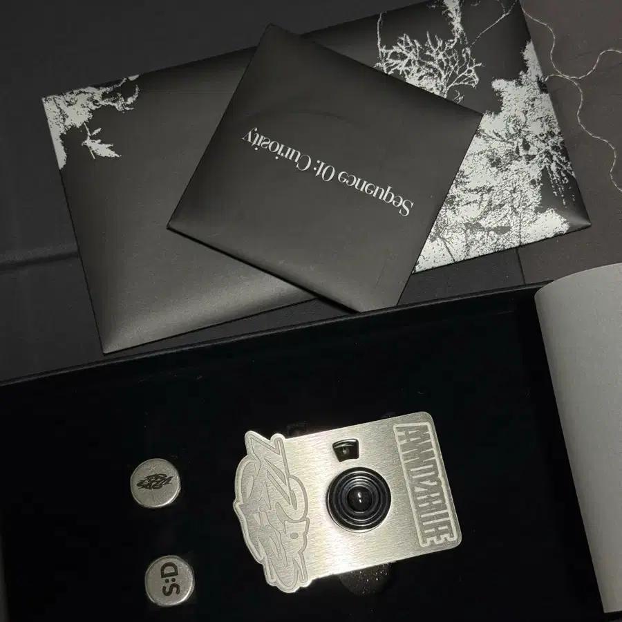 Under Blue Curious ver. Camera Keyring Album Transfer (Limited Edition)