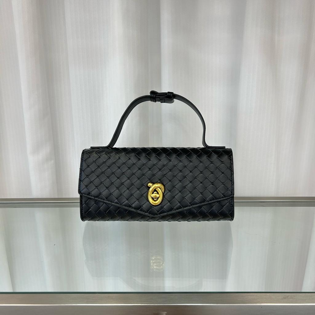 Cross-border woven baguette bag, niche leather women's bag, fashionable versatile horizontal version lock, portable shoulder messenger envelope bag