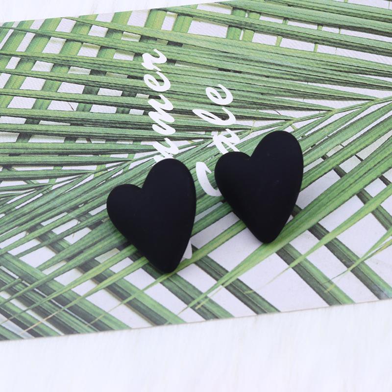 

Pinkdudu Heart Shape Cute Stud Earrings Acrylic Mini Colorful Earring Simple Casual Fashion Jewelry PD2233 M чорний