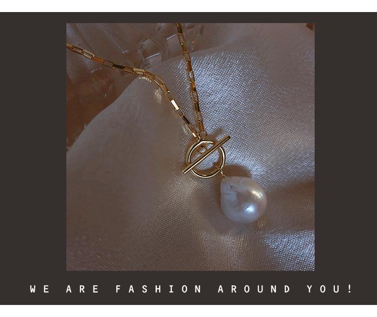 Unregelmäßige Süßwasserperlen-OT-Verschluss-Halskette - Modisches Retro-Design