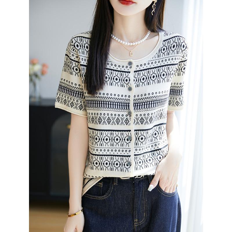 

Вязаный свитер с короткими рукавами и круглым вырезом. Элегантный и универсальный. Тонкий жаккардовый стиль. Утягивающий и универсальный. XXL