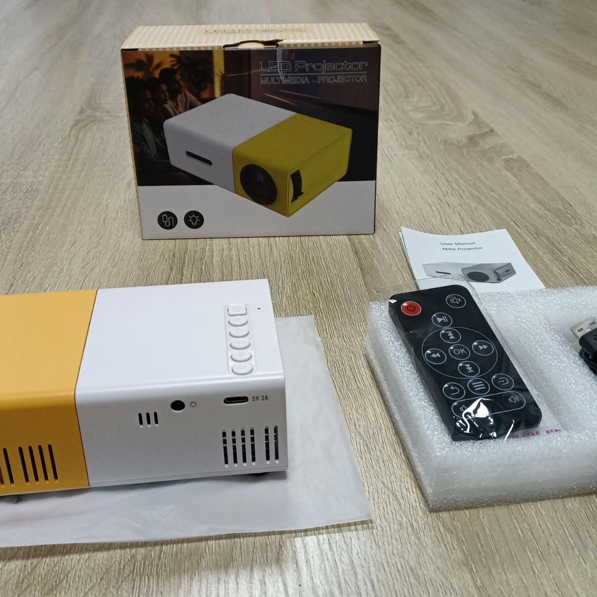 

Міні світлодіодний портативний HD проектор YG300, що найбільше продається, для домашнього кінотеатру EU Plug