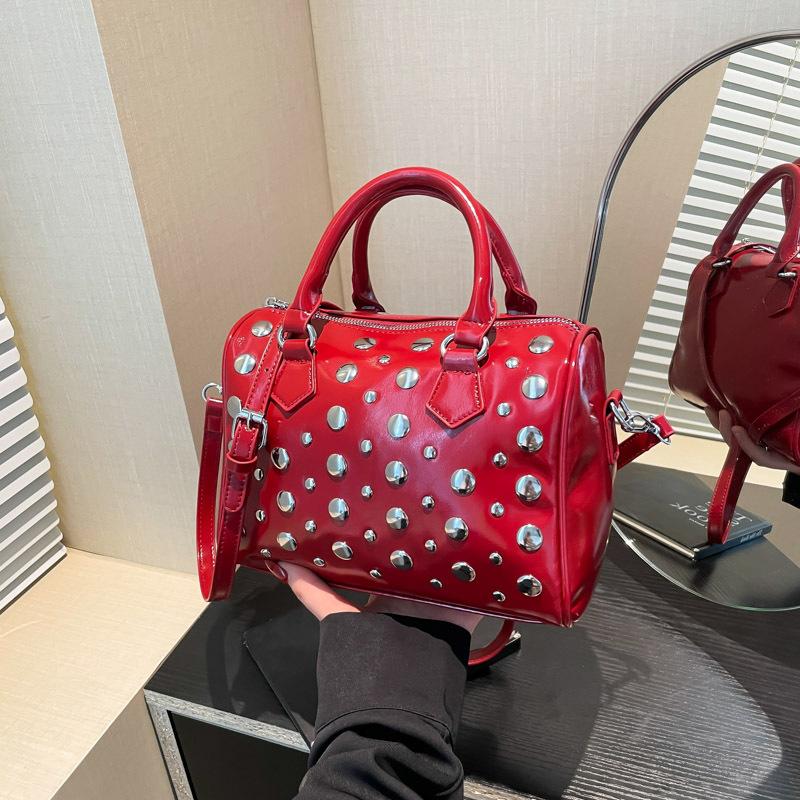 

Модные женские сумки Новая повседневная личность трендовая крутая в горошек заклепки Портативная сумка-подушка Сумка через плечо