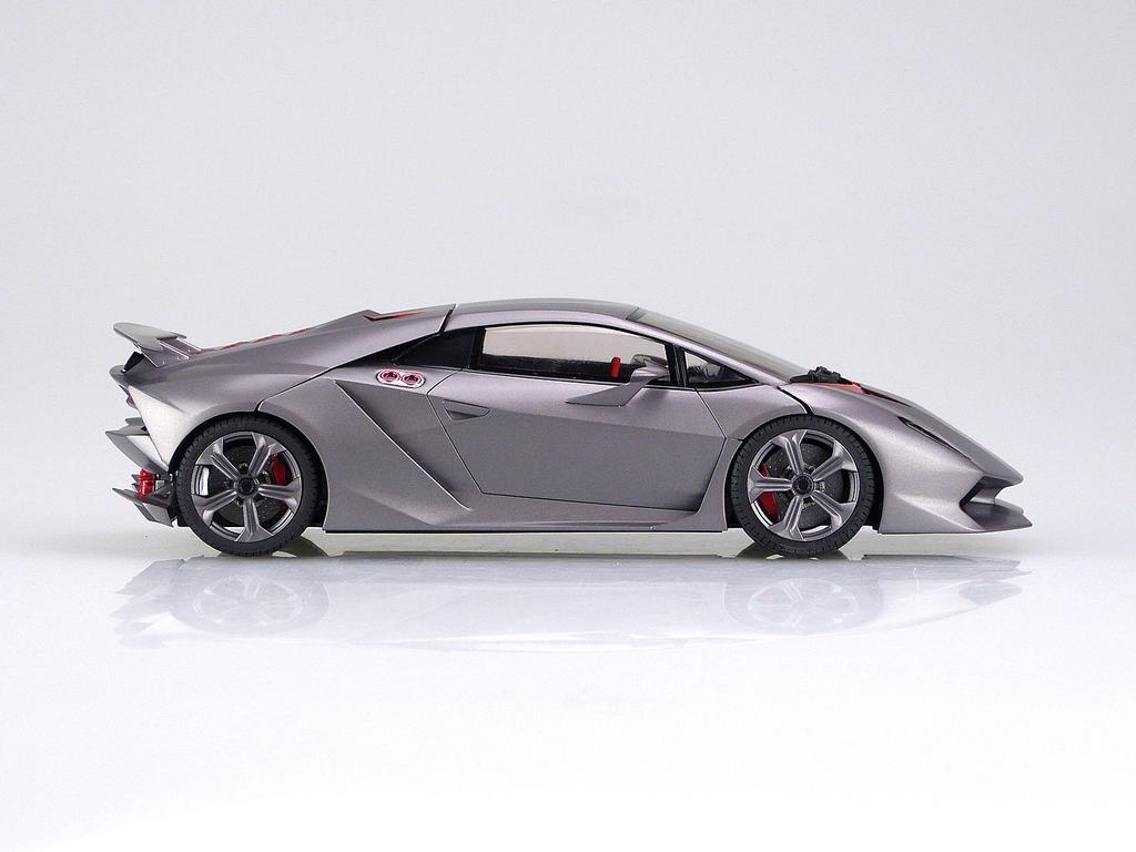 Aoshima Bunka Kyozai Supercar Series 21 Lamborghini Sesto Element Plastic Model 1/24 No.