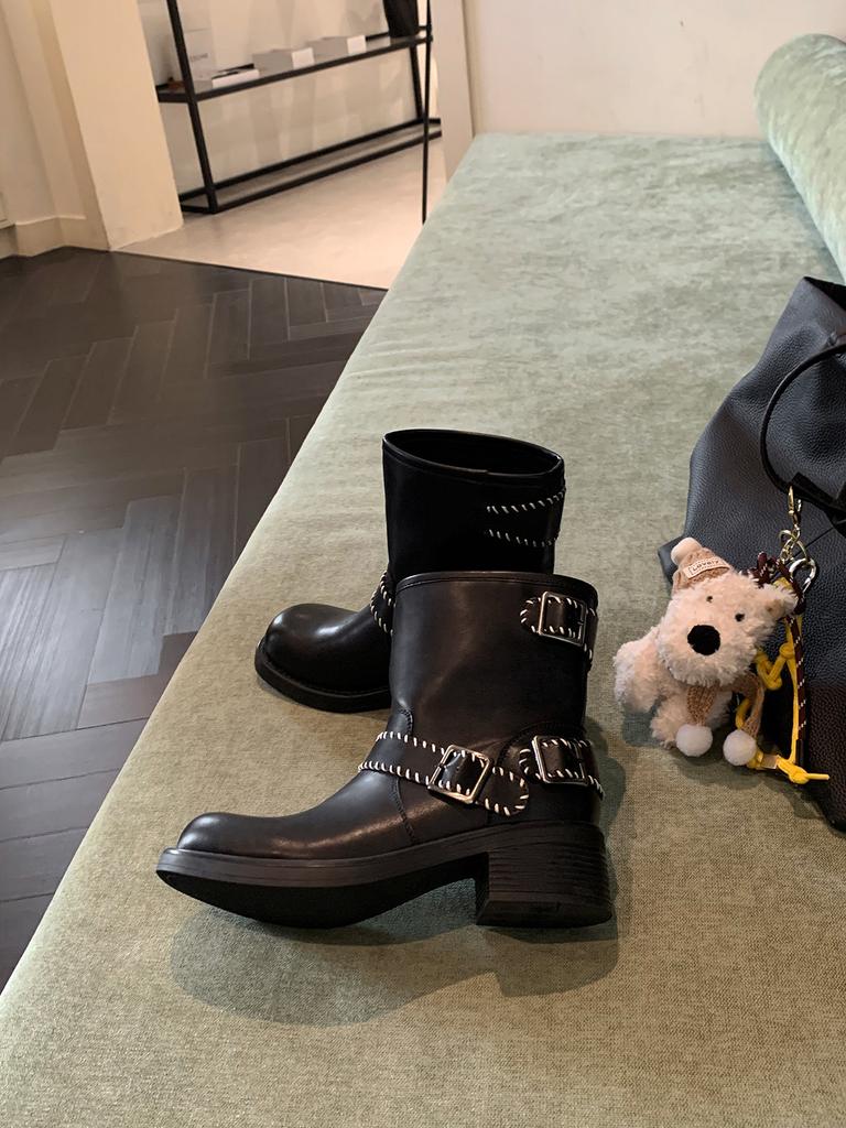 Cowhide version of grape mother, the same retro polished belt buckle, old thick heel locomotive British style short boots, new women