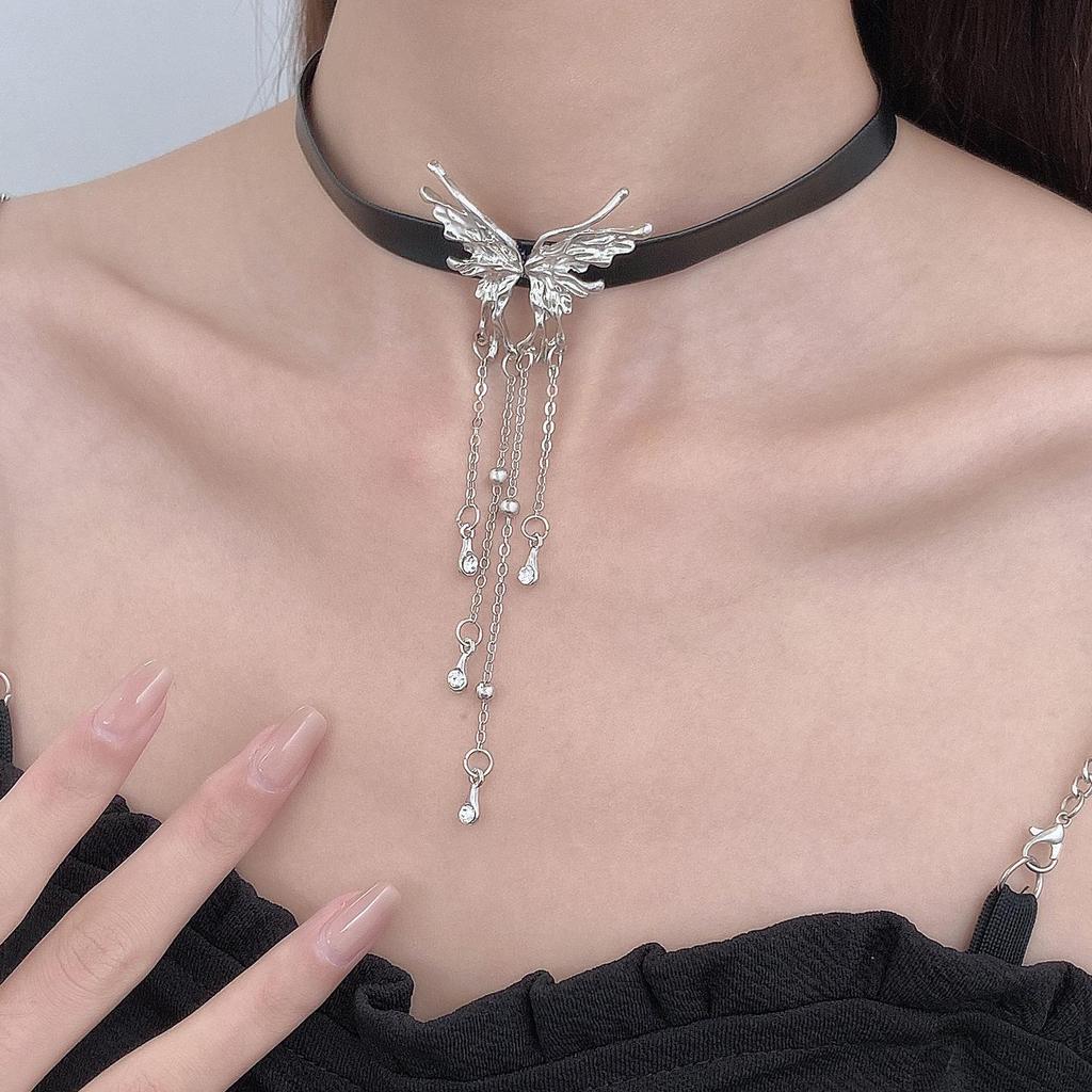 Creative Velvet Snake-Shaped Flower Collar Necklace - Black