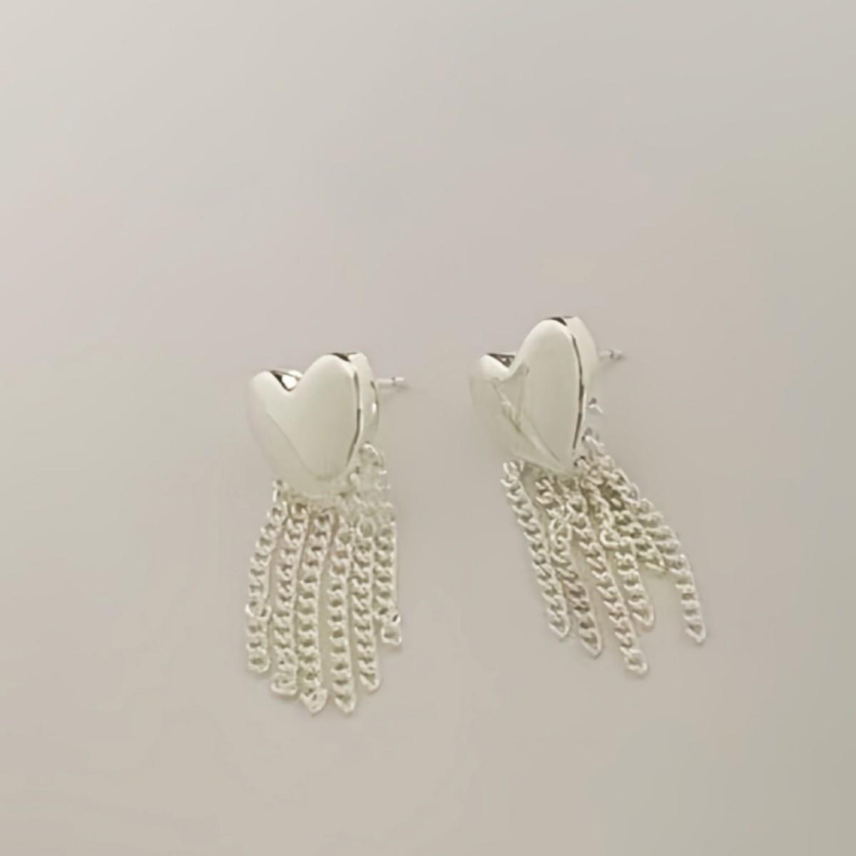 Personalized Retro Heart-shaped Tassel Earrings with Niche Design серебряный