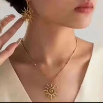 Mode Vintage Chic Sonnenanhänger Halskette für Damen Edelstahl Ohrringe Statement Goldener Mode Schmuck Accessoires Geschenke