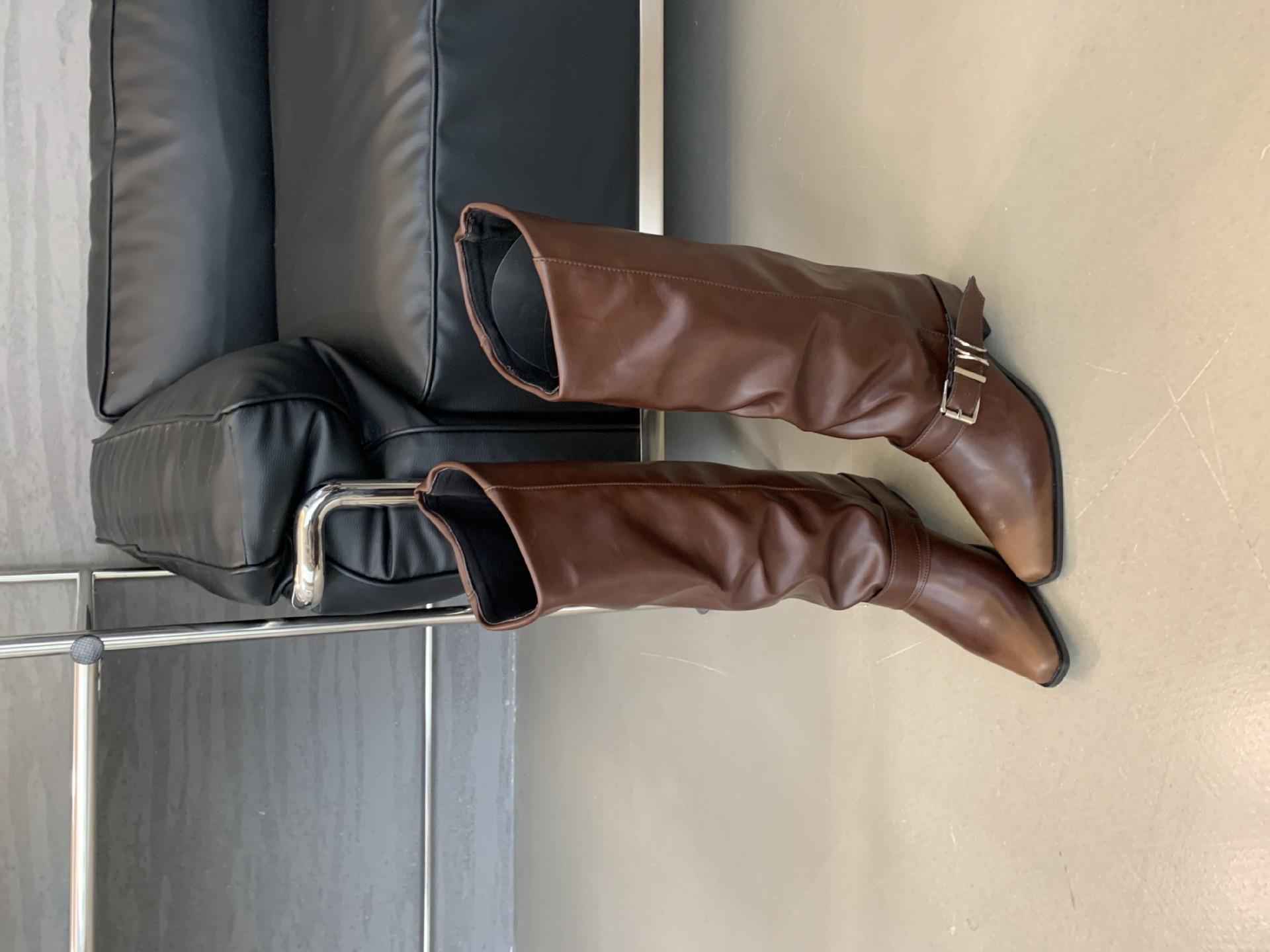 

South Korea Dongdaemun women s shoes 2025 autumn and winter new metal buckle V-mouth boots thick heel mid-heel belt buckle high boots 39 темно-коричневого